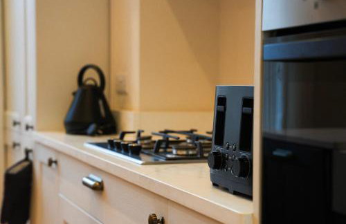 Modern 2 Bed 2 Bath Apartment in Prime Jesmond Location - Photo 9