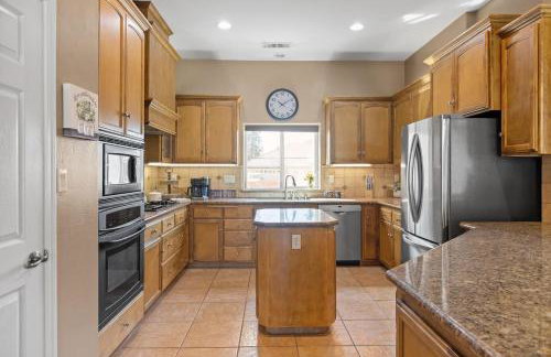 Spacious 4BR 3BA Home KING Suite Pool Sleeps 8 - Photo 6