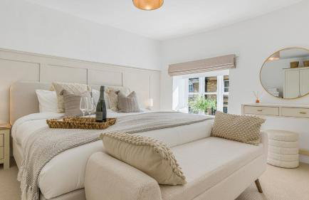 Newly renovated 2-bed house in Lechlade with parking - Foto 1