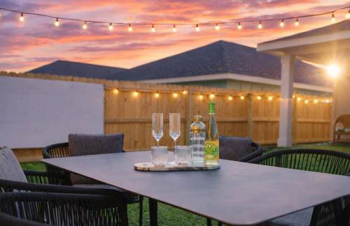 Chic Dog-Friendly 4BR | OWA + Beach + Fenced Yard - Foto 39