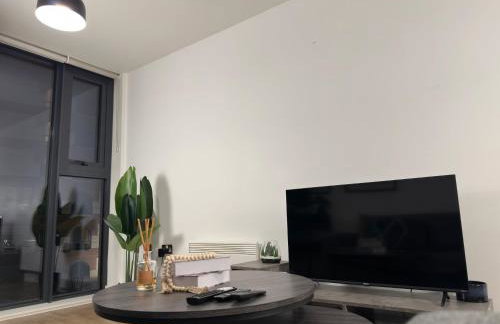 Cozy City Centre Apartment with Free Gym and Free Coffee - Photo 58