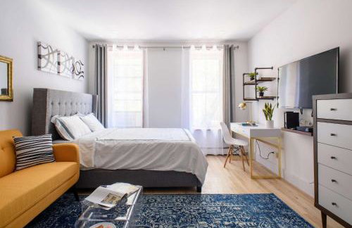 1597-3 Studio Upper East Side Apt W&D in unit - Photo 7
