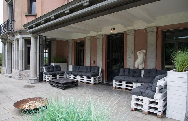 Magnificent Luxury Chateau in Vast Garden with Sauna & Hot Tubs - Photo 32