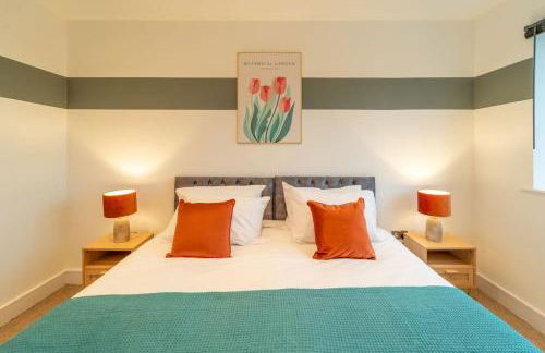 Perfect Getaway 3 Bedroom Home with Fast WiFi & Parking - Photo 16