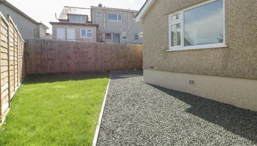 Bay View Bungalow Benllech, 5 Min Walk from Beach - Foto 4, Garden