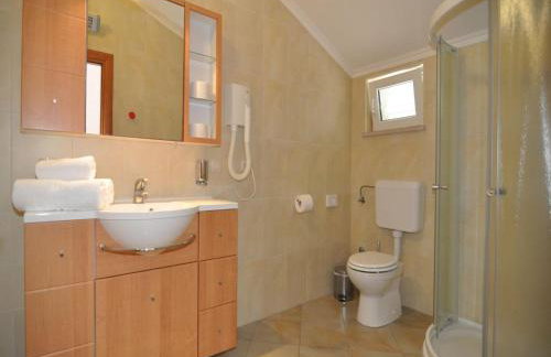 Holiday home Marina- beachfront, sea view and free parking - Photo 28