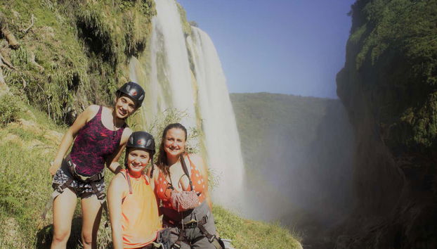Rappelling at the Tamul Waterfall - Foto 3