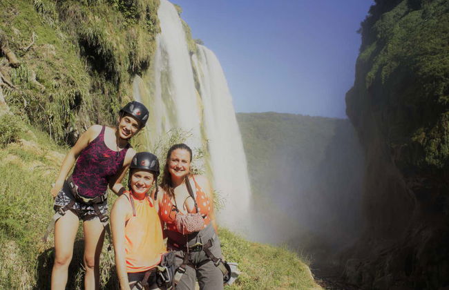 Rappelling at the Tamul Waterfall - Foto 3