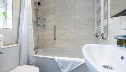 3 Bedroom Terraced House in Beeston Ideal for Corporate Stays - Foto 5, Shower