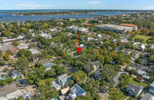 Secret Garden Hideaway l Walk to DNTN l Sleeps 8 - Foto 70