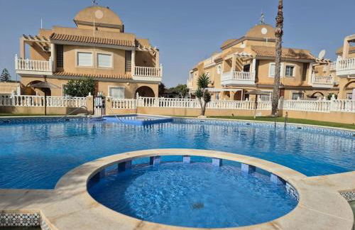 Holiday home in Costa Blanca - 3 bedroom house with pool sleeps 8, close to beach - Foto 1