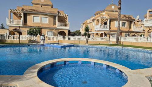 Holiday home in Costa Blanca - 3 bedroom house with pool sleeps 8, close to beach - Foto 1