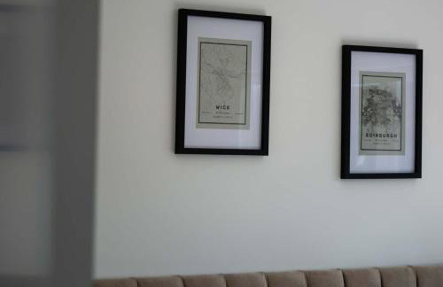 LANGLEY HOUSE Free Parking central LOCATION 5 bed all double with smart TV 3 BATHROOMS Loved by TRADES teams ideal for LONG STAYS contact langley cottages and apartments - Foto 25