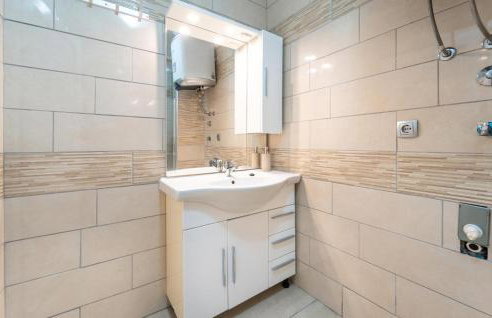 Four-Bedroom Holiday Home In Islam Latinski - Photo 45