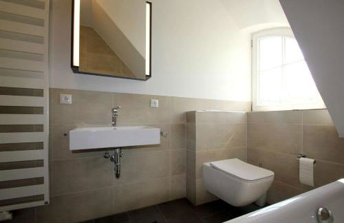 wassernahes Ferienhaus mit Meerblick und Schwimmbadnutzung in Sellin - Ferienhaus Rohrweihe - Foto 25