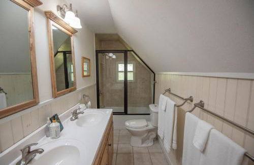 Retriever Beach - New River-frontage with Your Own Private Beach! Fire Pits - Games and More! - Foto 28