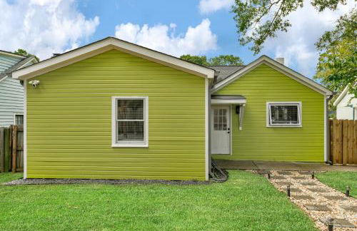 Stylish 4BR Haven: Serene Backyard and Fire Pit - Foto 90