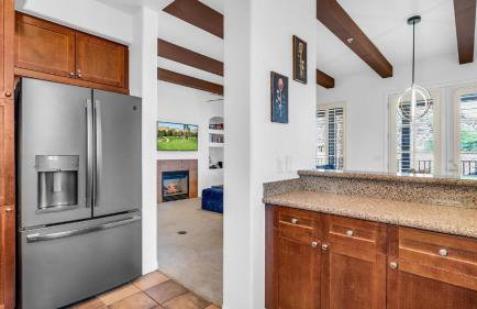 LV204 Airy Upstairs 2 Bedroom w Private Balcony - Foto 9