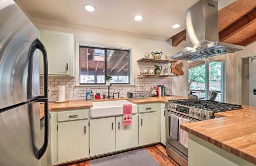 Hot Tub and Patio Pet-Friendly Cabin in Munds Park! - Foto 6