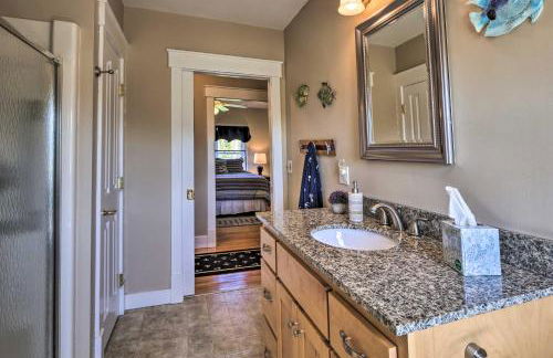 Nautical Lubec Cottage with Fire Pit and Grill! - Foto 16