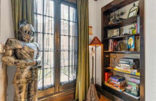 Castle Stay by Gathering Place Hot Tub & Fire Pit - Foto 12