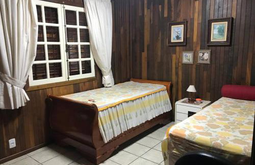 Lindo e aconchegante chalé com piscina, lareira e churrasqueira - Foto 16