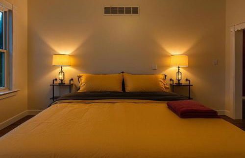 Soulard King Loft near Anheuser-Busch Brewery - Photo 13