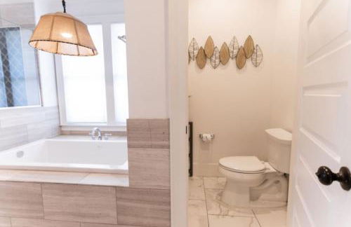 Minutes to Downtown Huge Outdoor Deck HOT TUB - Foto 28