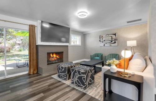 10min to EXPO - Family-Friendly with Office & Playroom - Photo 2