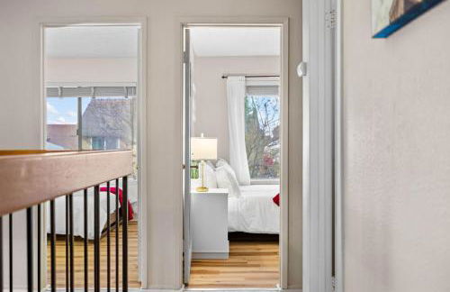 Mira Mesa Family Retreat 4BR with Balcony and Firepit - Photo 9