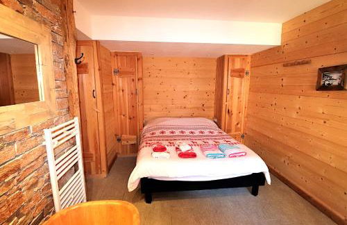 Chalet with Ski Slope Views, Jacuzzi & Cinema Room - Foto 13