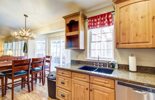 Winter Hikes and Ice Fishing Fun Cozy Show Low Home - Foto 12