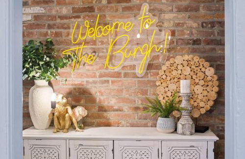 NEW! High-end Manchester Home w/ a hot tub - Foto 4