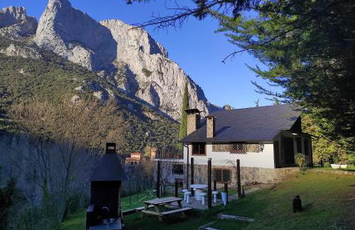 El Chalet de la Poza - Río, barbacoa, Wifi, zona de trabajo, vistas. - Photo 1