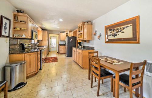 Spacious Mancos Home with Furnished Deck and Yard! - Foto 10