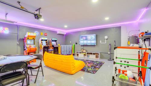 Mid-Century Lakeland Home with Game Room! - Foto 2