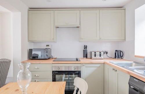 Cosy Cottage in Crewkerne Free on Street Parking - Photo 10