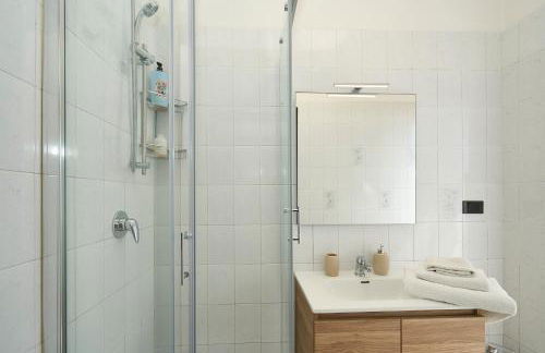 -LUMINOSA 5 STARS WITH BALCONY- Wifi Netflix 15 minutes from Duomo - Foto 11