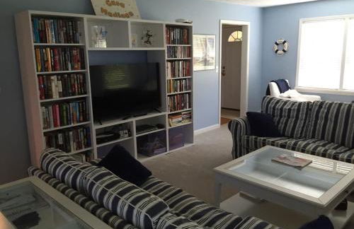 Lakefront Home in Madison - Private Beach - Photo 9