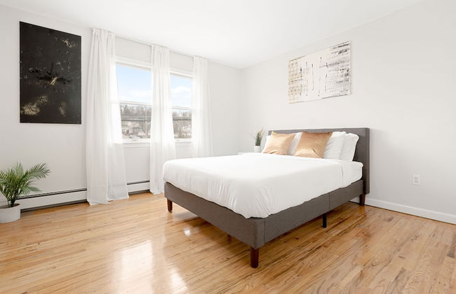 Modern Luxury Home w GameRoom & Parking - Foto 1