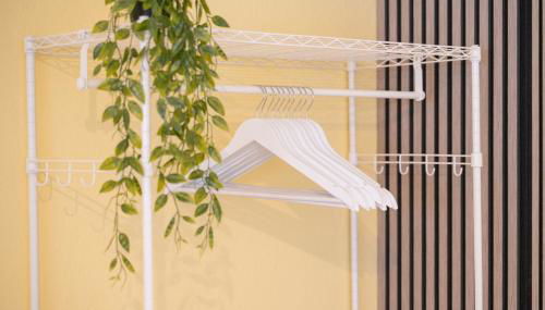 Kingsize Bett, Balkon, Arbeitsplatz, Netflix - Foto 3, wardrobe