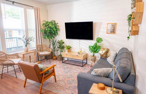 The Botanical Suite Newly Built Upscale Central - Photo 24