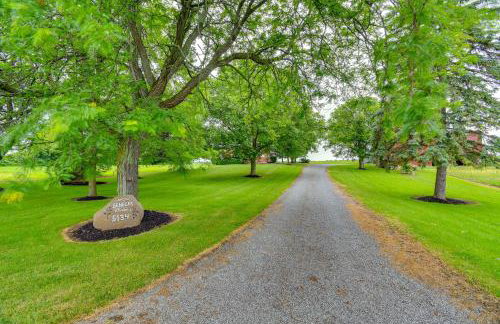Cozy New York Farmhouse with Porch, Grill and Fire Pit - Foto 13