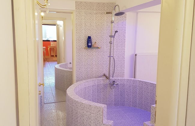 The golden brown luxury guesthouse - Foto 23