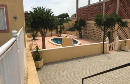 3 Bed Villa Sleeps 6 - Pets Ok - Communal Pool - Foto 1