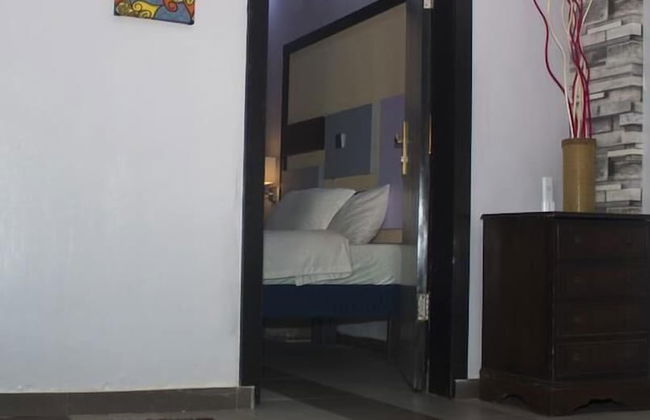 Premiership UK Suites - Photo 12