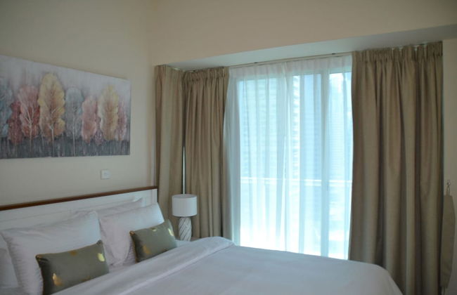 Delightful Lake View 1 Bedroom in JLT - Photo 7