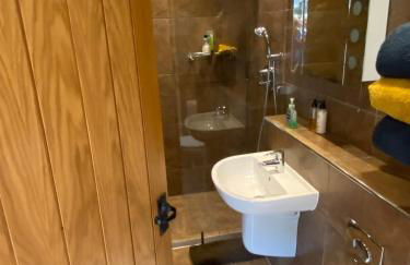 Garden annexe in Hathersage centre with parking - Foto 10