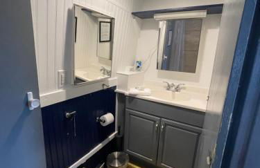 Updated houseboat on the river! - Foto 15