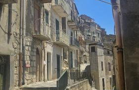 Modern Hillside Retreat with Panoramic Views - Foto 37